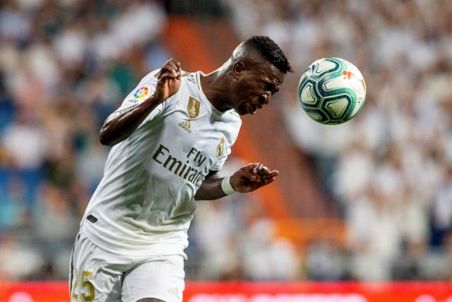 弗格投篮碰到徐杰脸部 杨鸣对着闫军贴脸输出